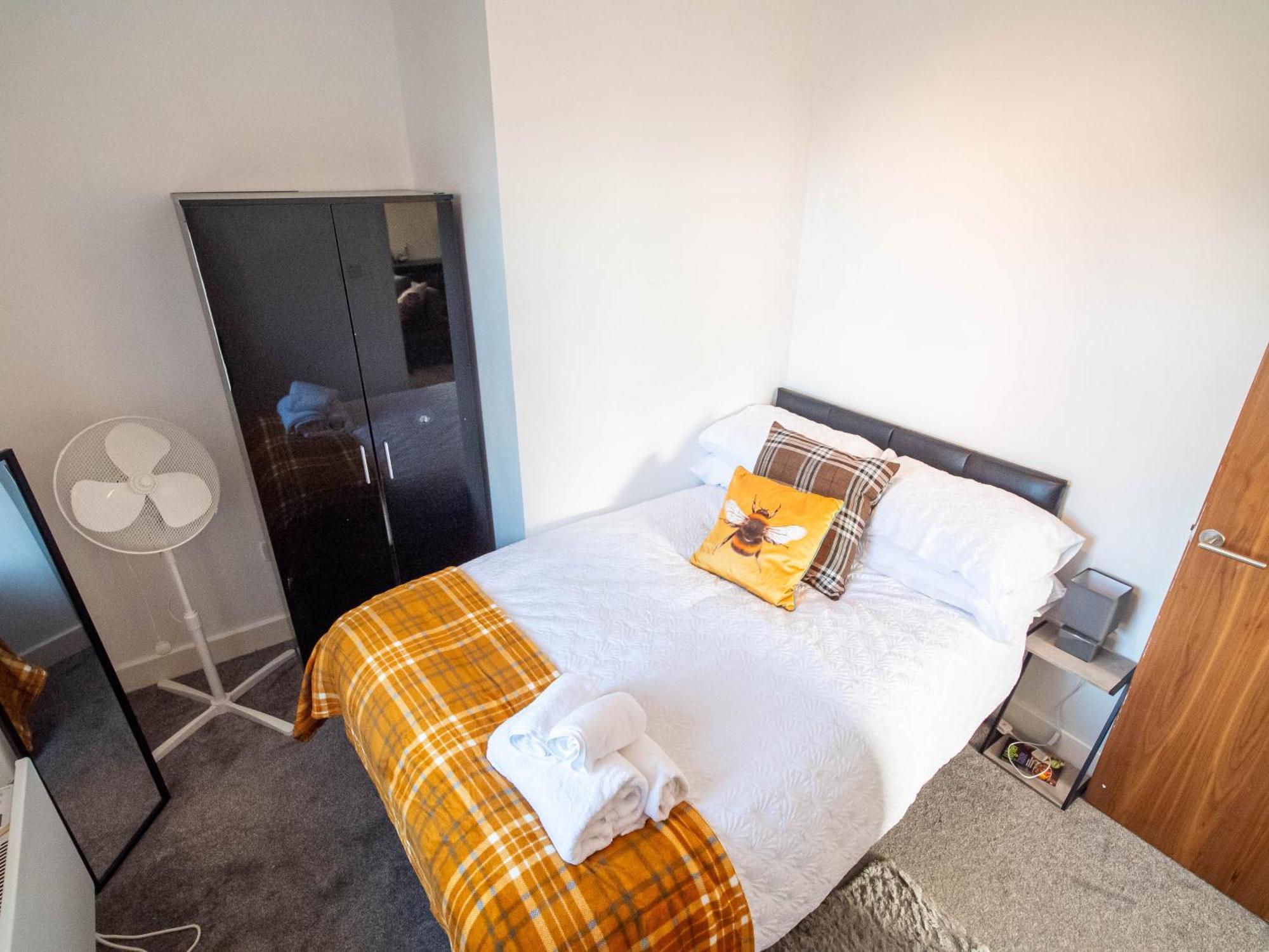 The Heart Of Huddersfield Hideaway Apartment ภายนอก รูปภาพ